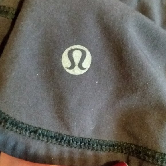 Black Lululemon Groovy Run Short - Picture 3 of 5